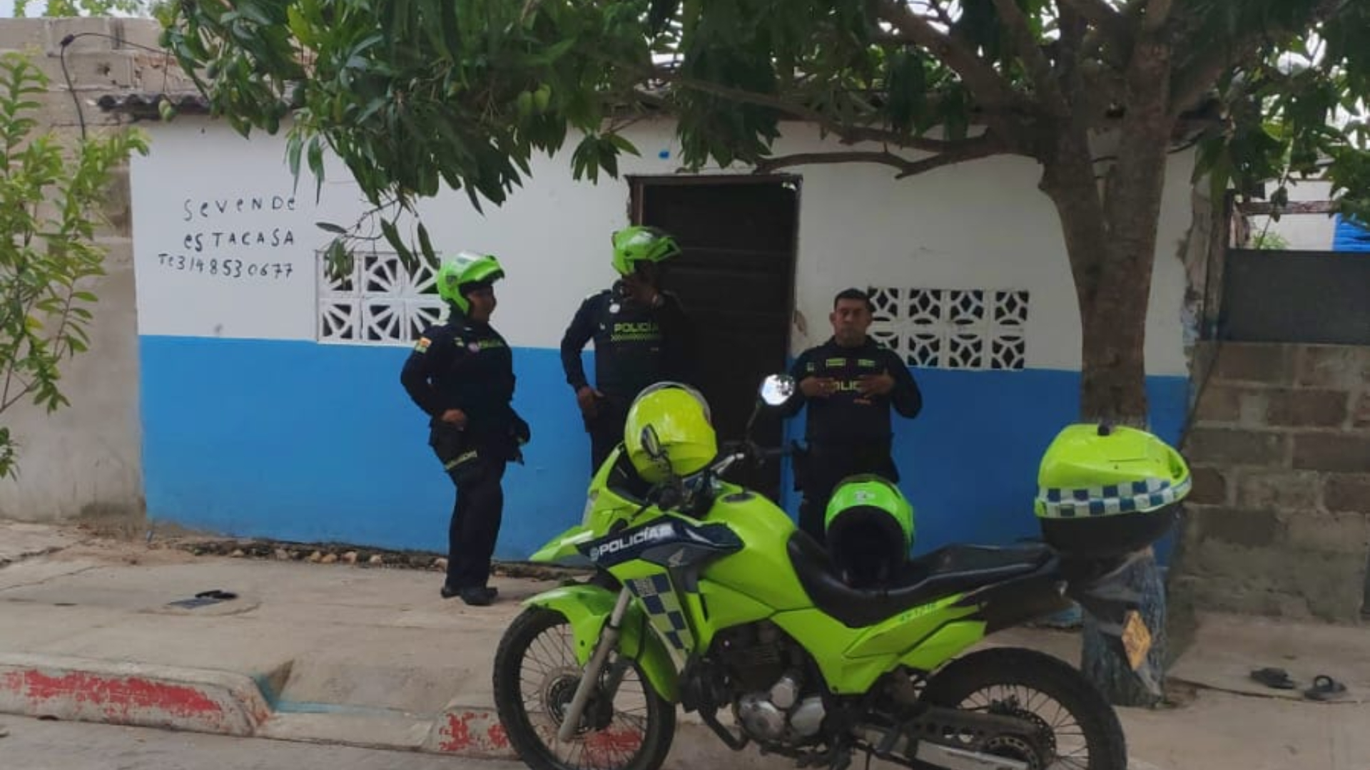 Policías en el sector de Cascajalito, en Sabanalarga.