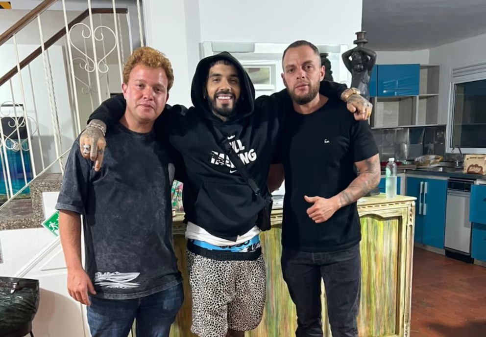 Anuel AA junto a los sobrinos de Pablo Escobar