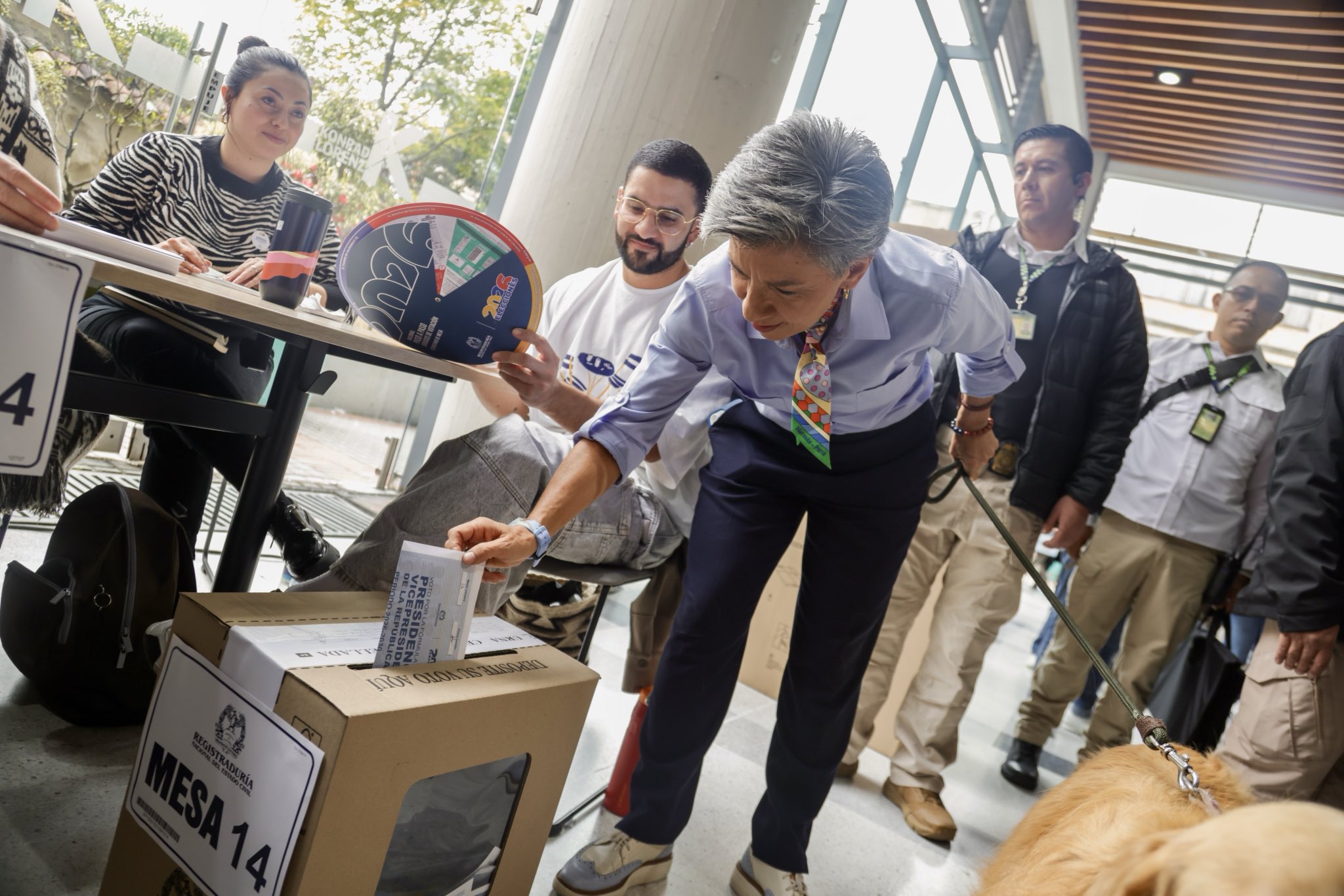 Claudia López ejerciendo su derecho al voto