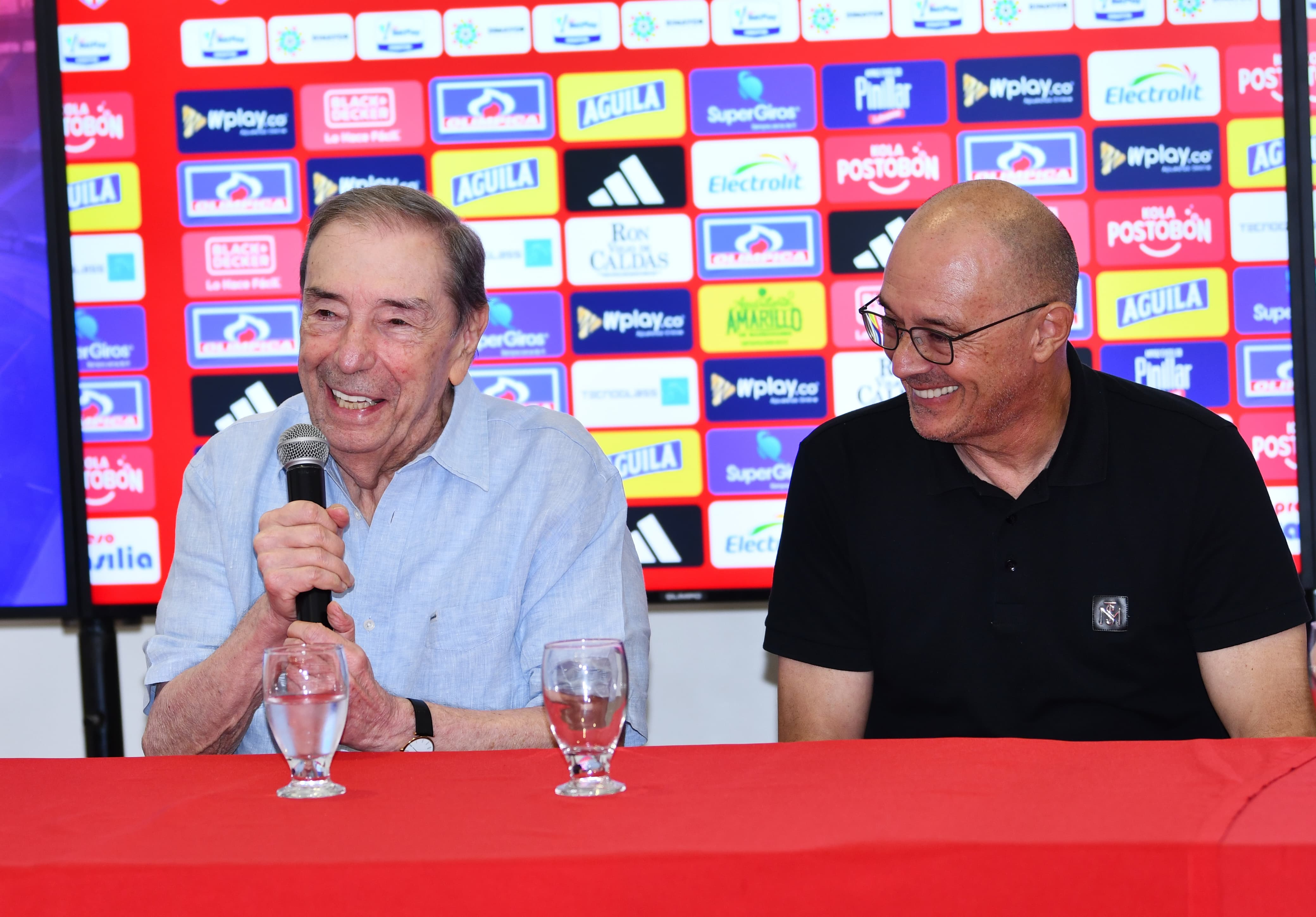 Alfredo Arias, técnico de Junior durante su presentación a los medio de comunicación