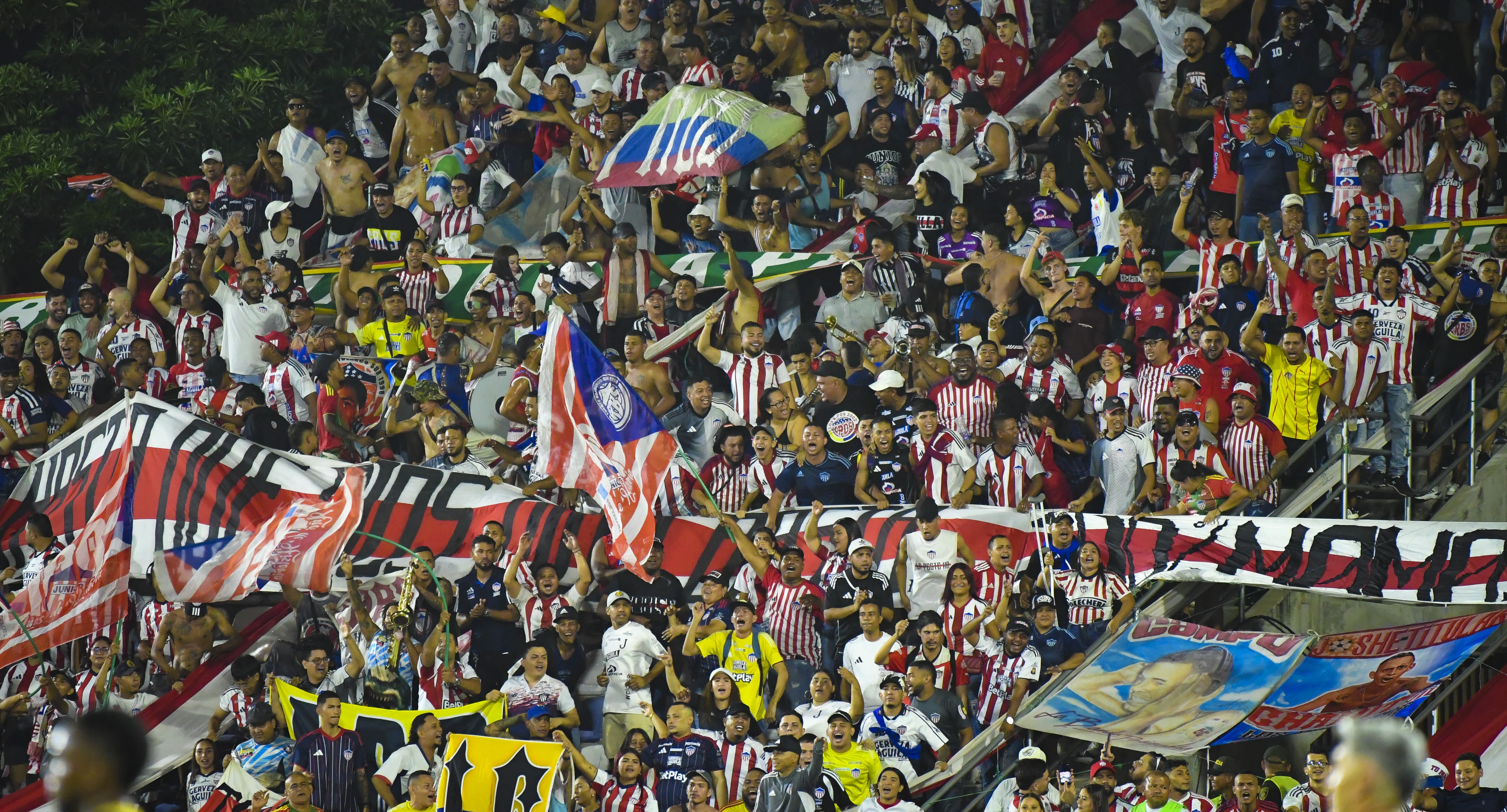 Hinchas del Junior y Nacional