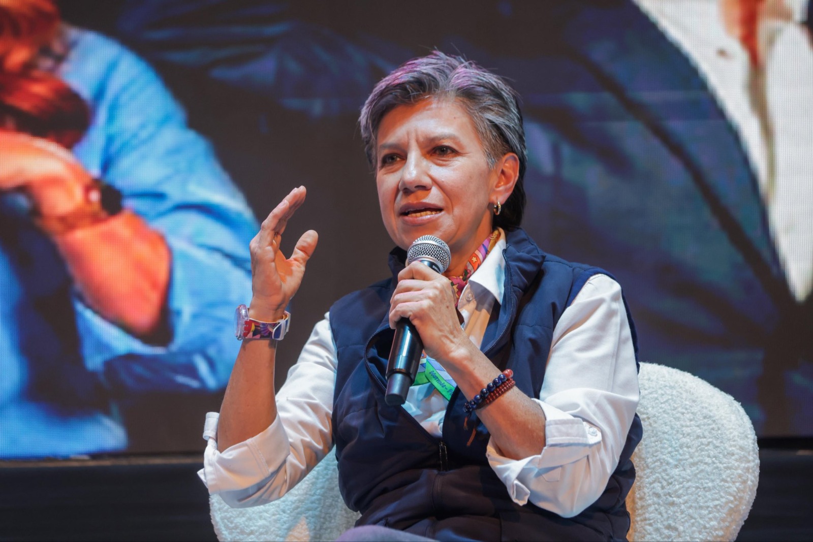 Claudia López se alejó de ambas capañas
