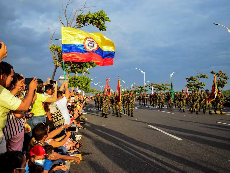Desfile conmemorativo del 20 de julio