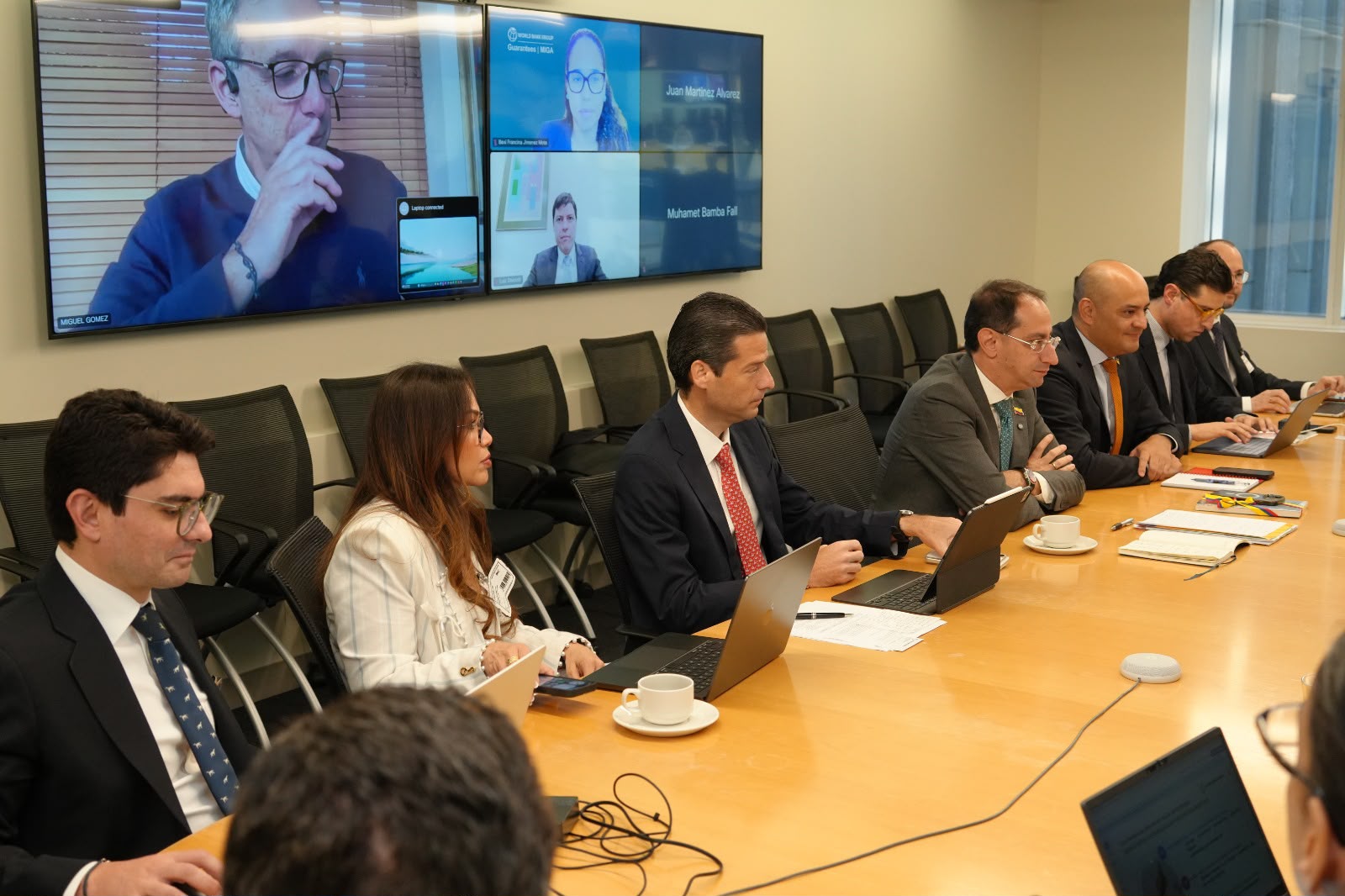 Equipo de prensa Abelardo De la Espriella