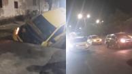 El taxi quedó casi en su totalidad dentro del hueco producto de las obras. 
