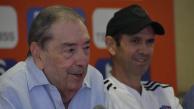 Arturo Reyes a la derecha y Fuad Char, máximo accionista de Junior, a la izquierda