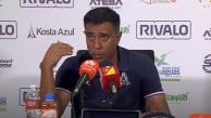 César Farías durante la rueda de prensa