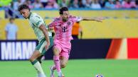 Lionel Messi, del Inter Miami, disputando un partido contra Richard Ríos, de Palmeiras.