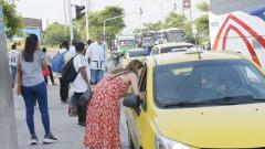 Ni los gremios de taxistas ni las autoridades se han pronunciado ante los altos precios pedidos por los taxistas en las últimas horas