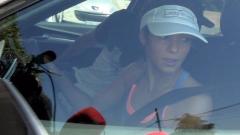 Shakira estaba junto a su hermano Tonino, cuando varios periodistas le preguntaban cómo se sentía