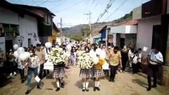 Momento del entierro de los dos menores. 