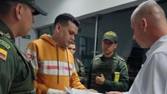 Digno Palomino cuando fue puesto a disposición de Migración Colombia