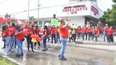 La protesta se desarrolla en la mañana de este jueves como consecuencia de la investigación contra la tienda