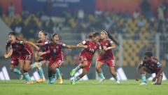 Jugadoras de la selección tras el penalti definitivo.
