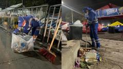 Trabajadores de la compañía realizando labores de barrido manual luego de los desfiles del Carnaval.