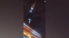 el hecho quedó registrado en las grabaciones de varios espectadores de la puesta en escena