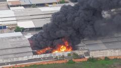 Incendio en bodegas de Metroparque.