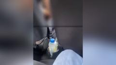 El joven en medio de la masturbación. Imagen censurada para no herir sensibilidades de nuestros lectores