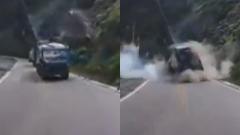 Momento en que la piedra se desliza y cae sobre el camión