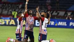 Jugadores de Junior celebran un triunfo.