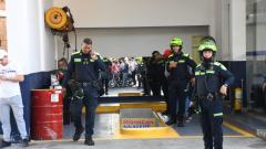 Policías en la estación de gasolina 'el Muñeco'.