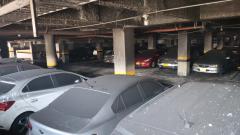 Así quedó el parqueadero del edificio