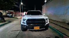 Camioneta que propició la muerte del hombre. 