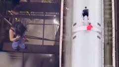  Zemfira Mukhtarov y Ebba Morina, de 12 y 13 años, fueron hallados sin vida tras caer desde el techo de un vagón en movimiento. 