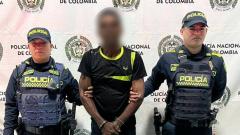 Al presunto agresor se le halló un arma cortopunzante tipo cuchillo en la pretina del pantalón.