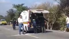 Atención de lesionados en el accidente.