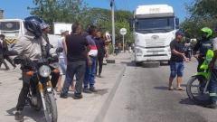 La compañera fue trasladada a un centro asistencial gravemente herida.