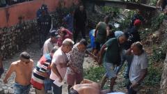 Personas en el lugar donde se registró el atentado.