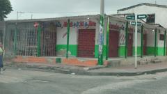 Varias tiendas en el municipio de Soledad amanecieron cerradas este sábado.
