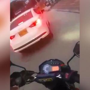 La persecución se dio cuando el carro se dio la huida hacia el barrio Campo Alegre.