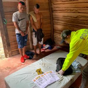 Alias Cuatro dedos y alias Minimí durante el momento de su captura.