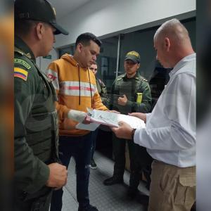 Momento de la extradición de Digno Palomino.