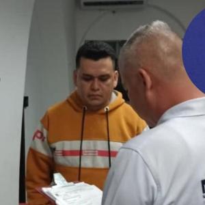 Digno palomino al momento de su deportación y en la audiencia virtual.