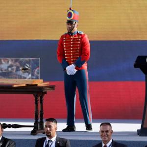 La espada de Bolívar durante el acto de posesión de Gustavo Petro.
