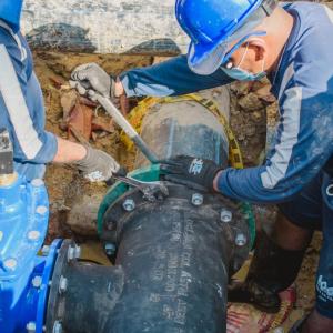 Triple A atenderá una fuga de agua.