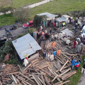 Los mineros estuvieron mas de 15 horas bajo tierra. 