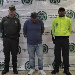 El presunto feminicida había cambiado su aspecto físico, dejando crecer su barba y pintándose el cabello para evadir a la justicia. 