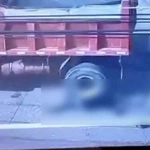 El hecho quedó registrado por cámaras de seguridad.