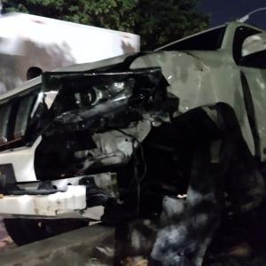 Camioneta destruida luego del choque.