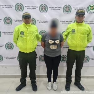 La mujer fue denunciada por una tía de la menor. 