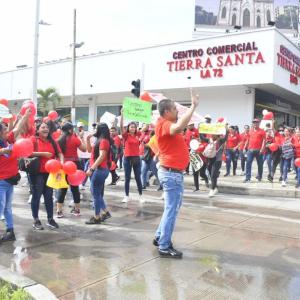 La protesta se desarrolla en la mañana de este jueves como consecuencia de la investigación contra la tienda
