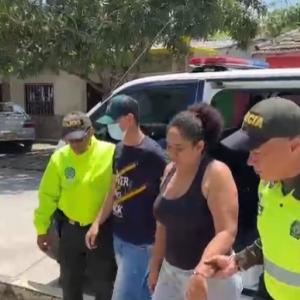 Durante el operativo fueron capturadas tres personas, quienes, presuntamente, eran los encargados de la fabricación y expedición de tarjetas de propiedad