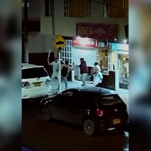 El enfrentamiento a machete quedó grabado en video.