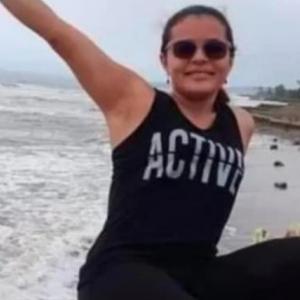La mujer sería una estilista.