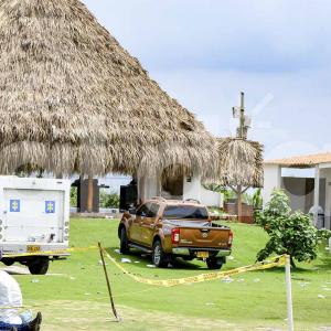 Aspecto del procedimiento de levantamiento de cadáver llevado a cabo en Punta Roca.