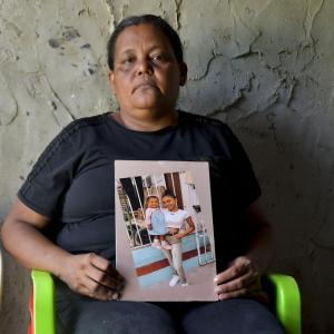 Madre de la víctima. 